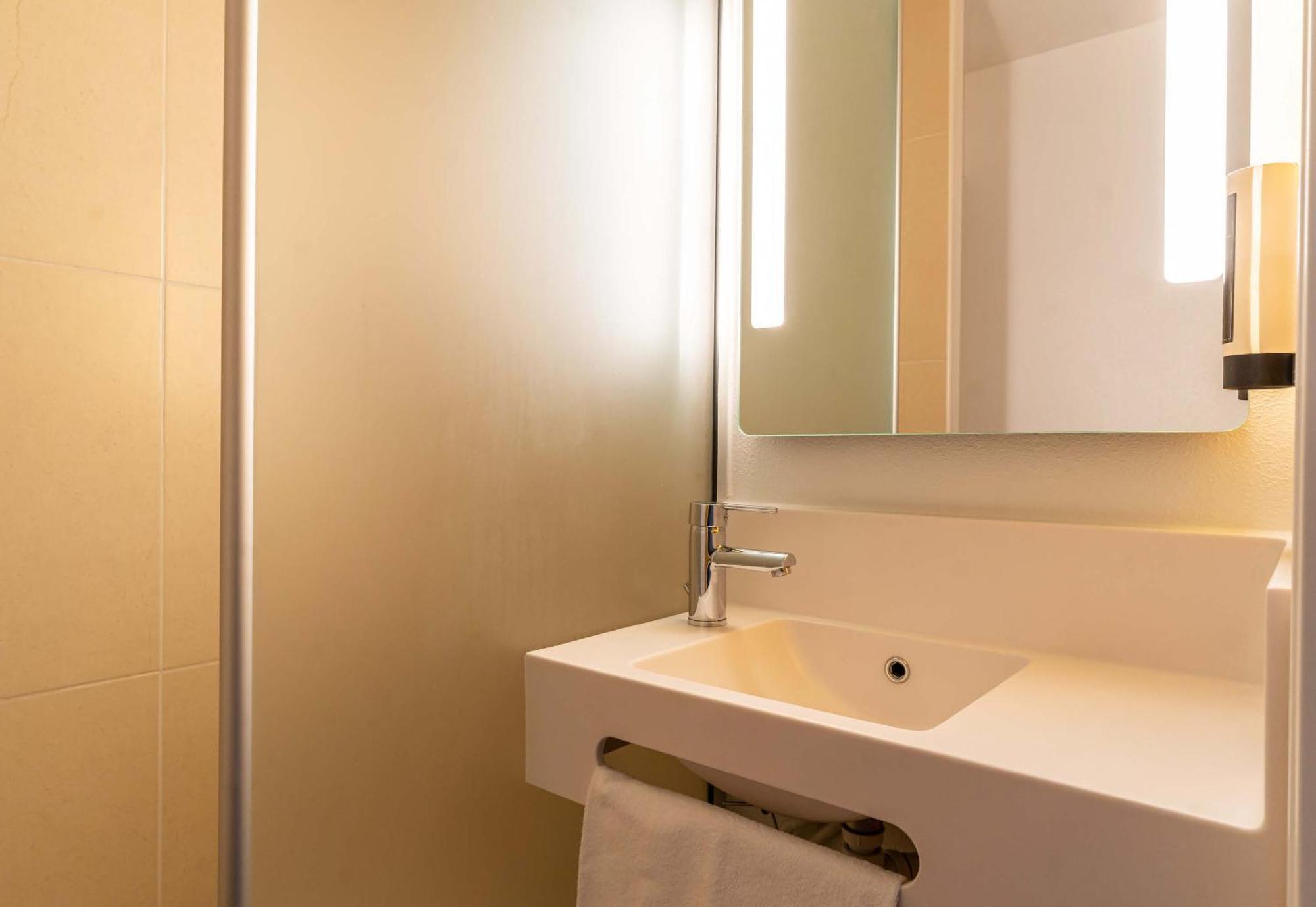 B&B Hotel Aix-En-Provence Le Tholonet Bagian luar foto